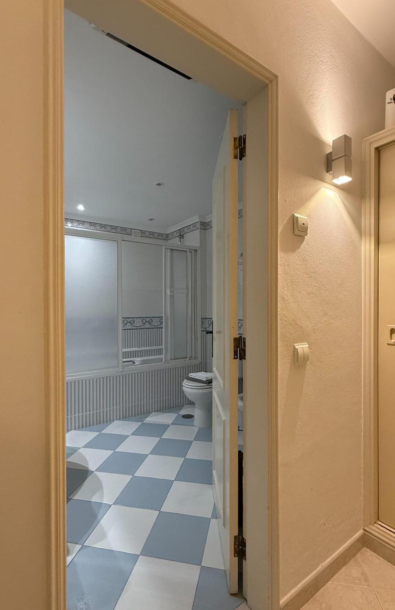 Sofeelings Piso 1, Baixa De Pensión *